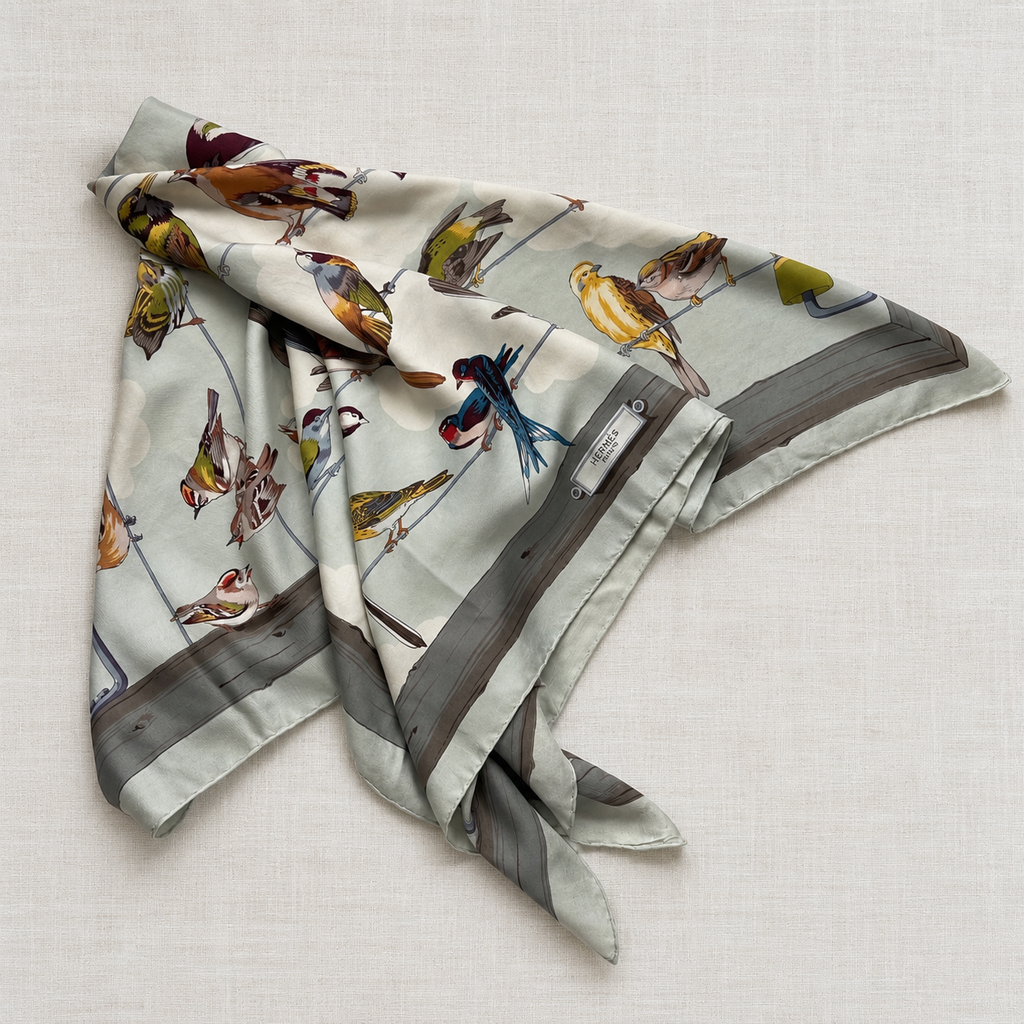 HERMÈS — LES OISEAUX DES CHAMPS ET DES BOIS SILK SCARF