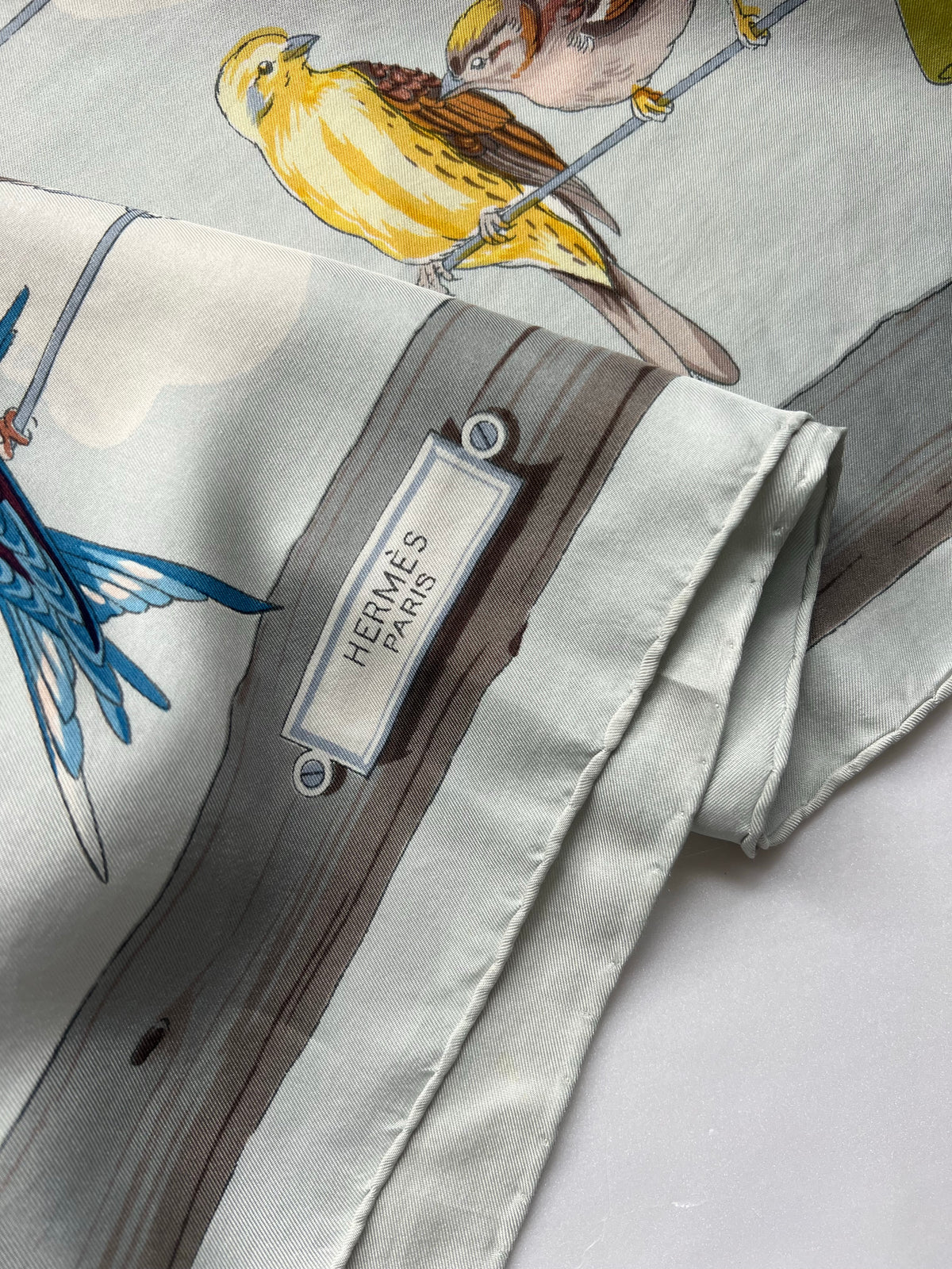 HERMÈS — LES OISEAUX DES CHAMPS ET DES BOIS SILK SCARF